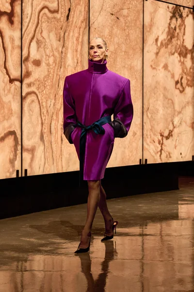 Look 11